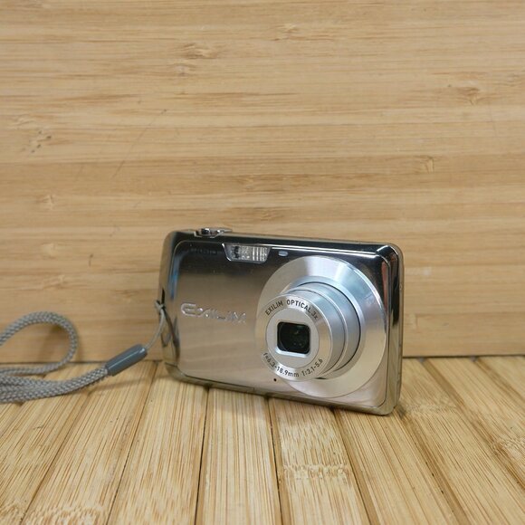 Casio Exilim EX-S5 10MP Digital Camera, with 3x Optical Zoom - Picture 1 of 8